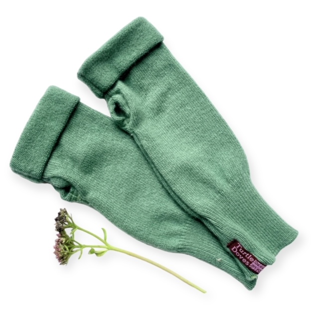 Recycled turtle dove cashmere wristwarmers 1